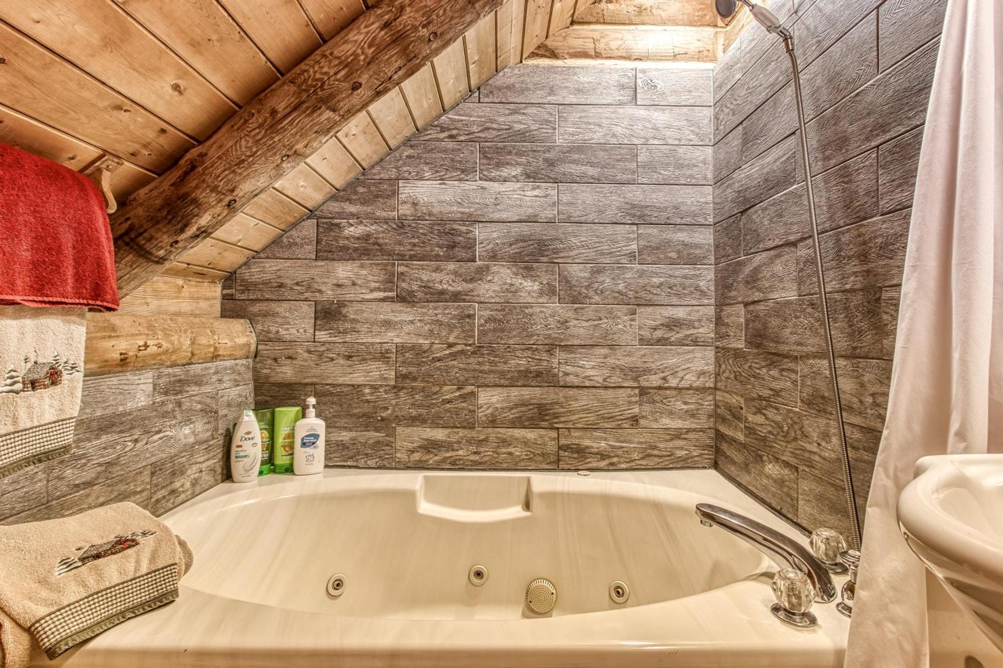 Very Private, Real Log Cabin With Hot Tub! Севьервилл Экстерьер фото