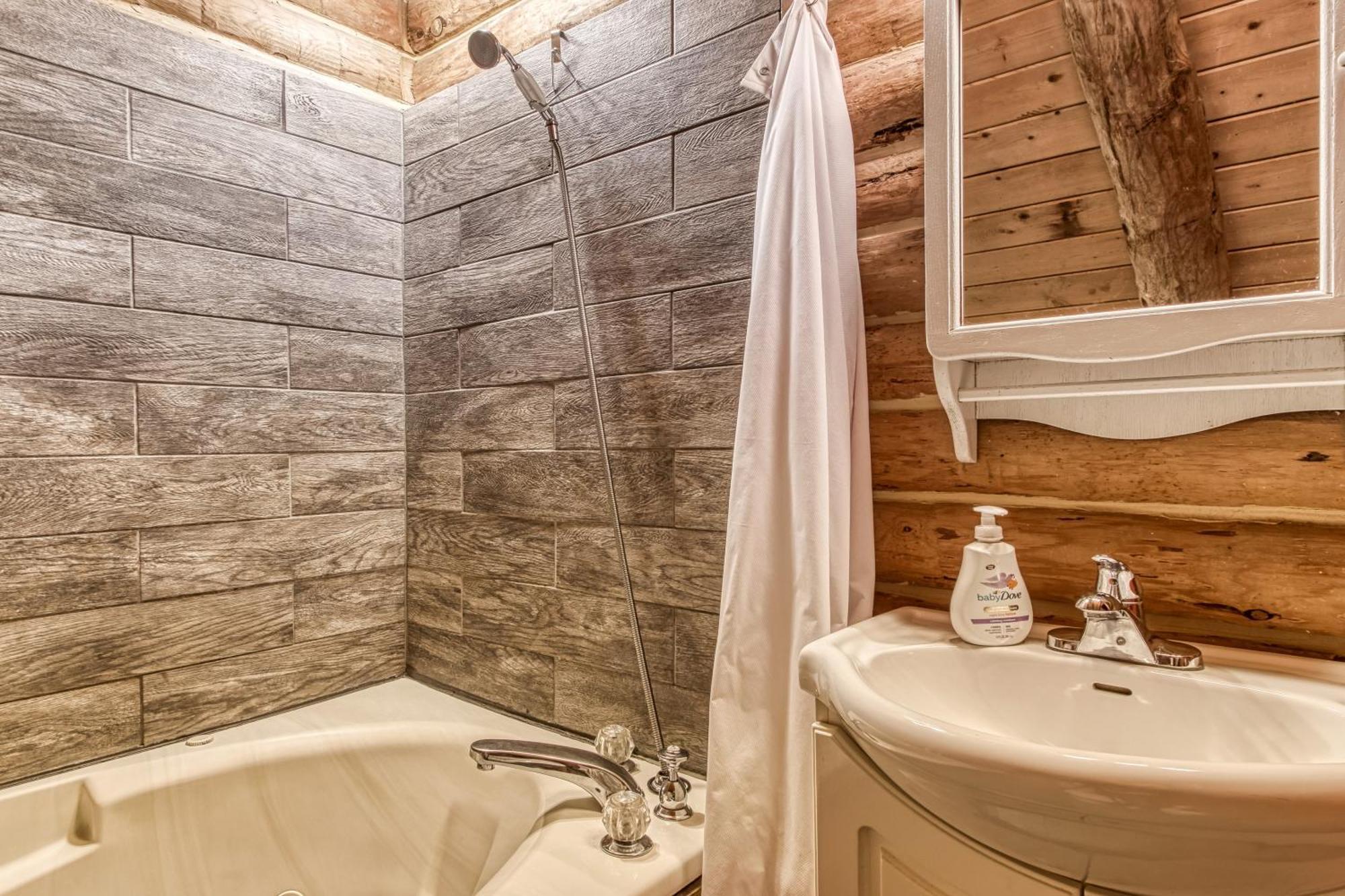 Very Private, Real Log Cabin With Hot Tub! Севьервилл Экстерьер фото