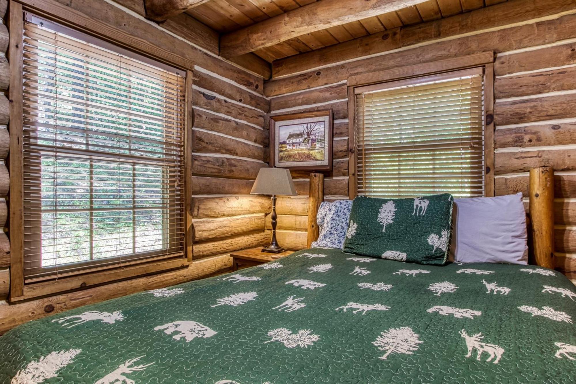 Very Private, Real Log Cabin With Hot Tub! Севьервилл Экстерьер фото