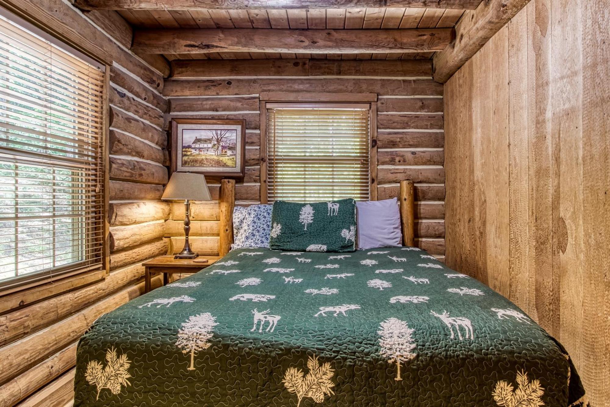 Very Private, Real Log Cabin With Hot Tub! Севьервилл Экстерьер фото